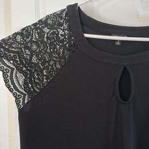 Torrid 2x black top with lacy sleeves